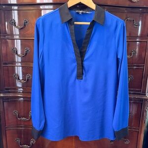 Elegant flowy blouse Size S in very good condition